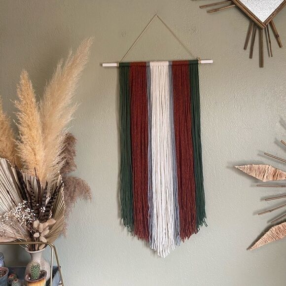 Handmade BoHo yarn wall hanging - Picture 1 of 7